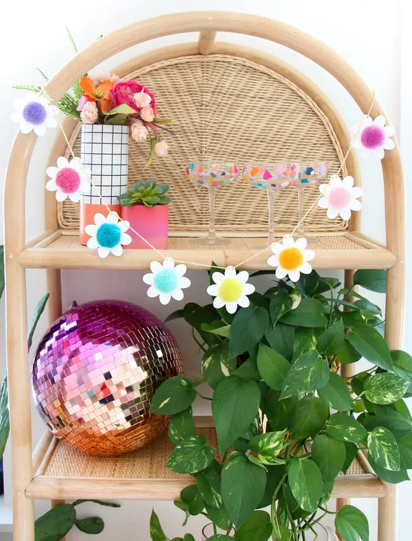 Acrylic Daisy Pom Pom Garland