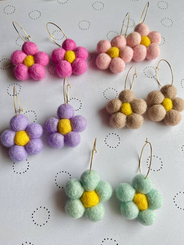 Single Felted Daisy Hoop - Heavenly Pink