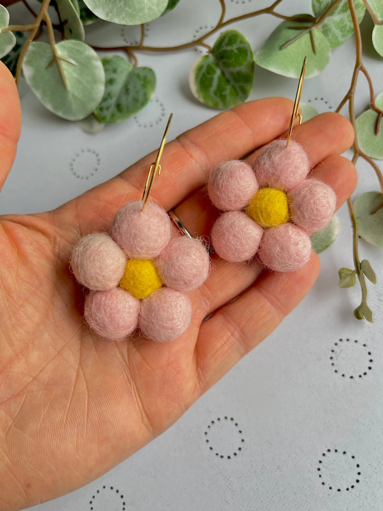 Single Felted Daisy Hoop - Heavenly Pink